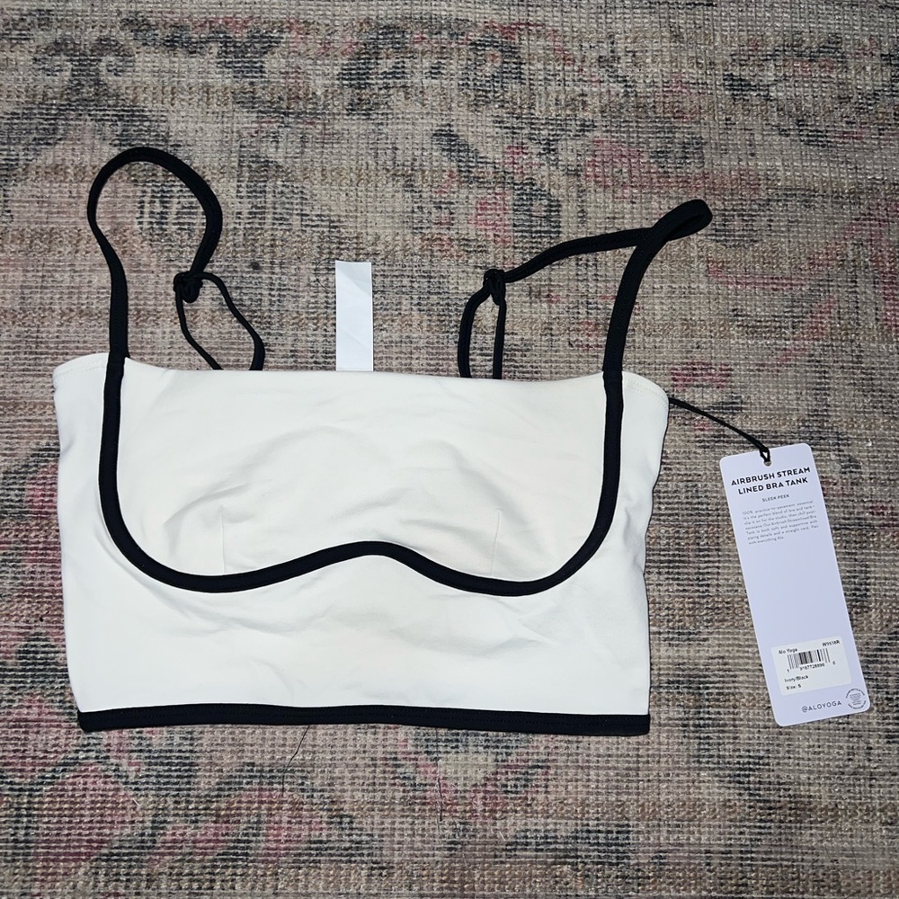 BRAND new Alo yoga bra